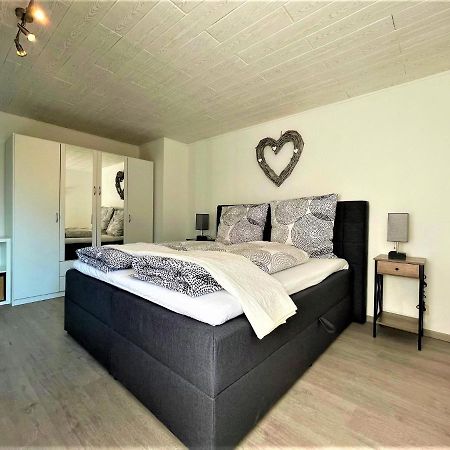 Апартаменты Traumhafter Moselblick, Garten & Lounge, Boxspringbett, Top Lage Буллай Экстерьер фото