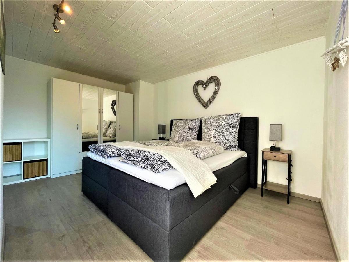 Апартаменты Traumhafter Moselblick, Garten & Lounge, Boxspringbett, Top Lage Буллай Экстерьер фото